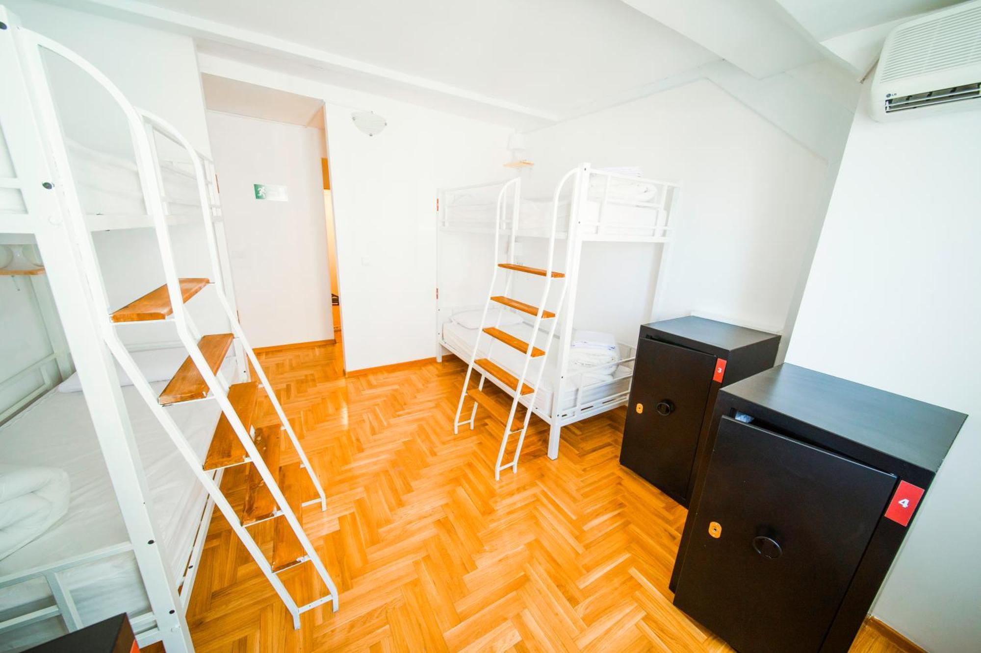 New Generation Hostel Prague Center Екстер'єр фото